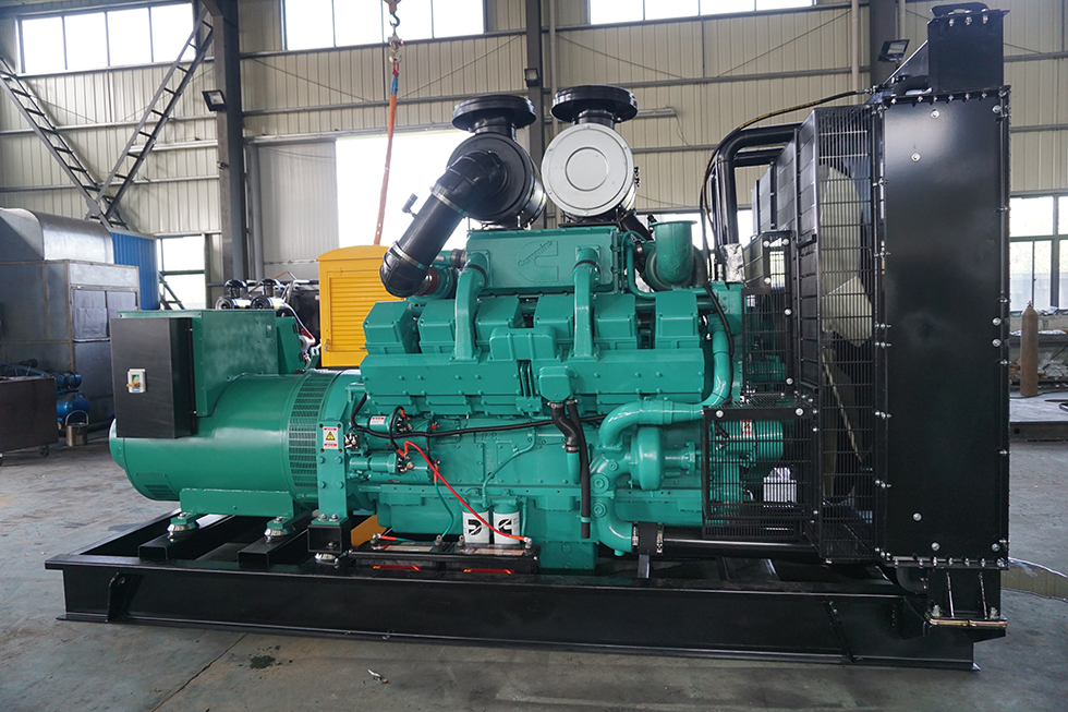 KTA38-G2B重慶康明斯動力配套700KW柴油發(fā)電機組報價