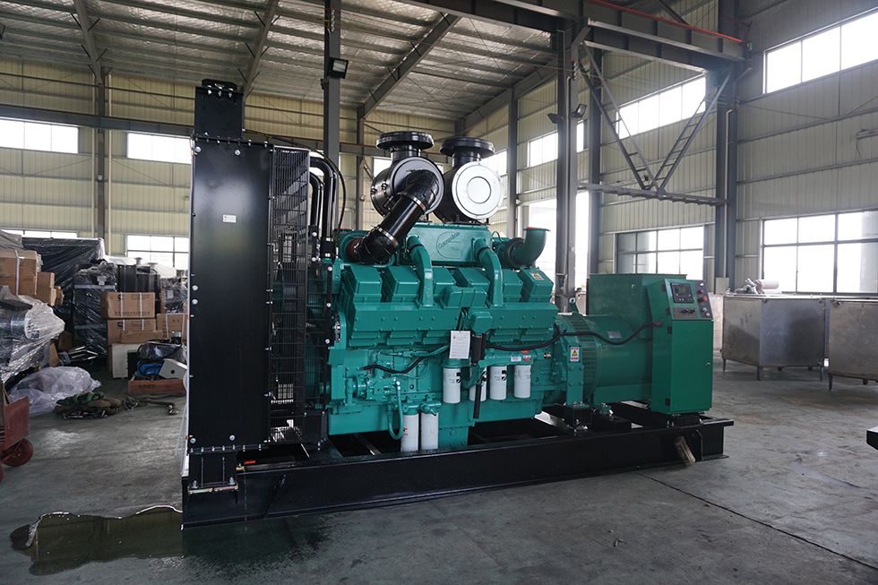 KTA38-G2B重慶康明斯動力配套700KW柴油發(fā)電機組報價