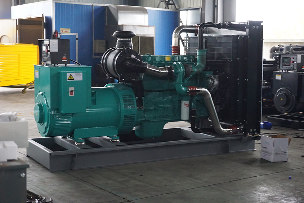 QSZ13-G3東風(fēng)康明斯動(dòng)力配套400KW柴油發(fā)電機(jī)組報(bào)價(jià)