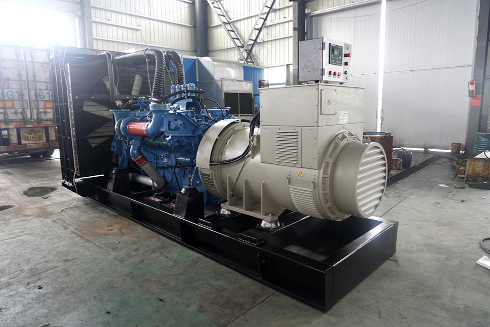 12V2000G25進口奔馳500KW柴油發電機組報價